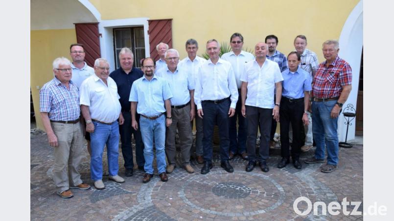 Die Bezirksvorstandsmitglieder des CSU Arbeitskreises Umweltsicherung und Landesplanung sowie des CSU Arbeitskreises Energiewende tagten unter der Federführungen ihres Vorsitzenden Klaus Hofbauer aus Cham in Haselmühl. Ihr Ziel war es, der Energiewende neue Ideen zu geben und bei der Politik anzuschieben. Bild: bö