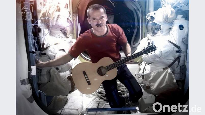 Astronaut Chris Hadfield sang 2013 auf der Internationalen Raumstation ISS seine Version von Bowies &quot;Space Oddity&quot;. Bild: Chris Hadfield/CSA/NASA