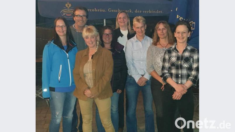 Nach der Neuwahl der Vorstandschaft der Reitsportgemeinschaft Stulln tragen folgende Mitglieder Verantwortung (von links): Stefanie Bernklau, Joachim Raaf, Susanne Elarousy, Katrin Pirzer, Ute Scholz, Margit Gerber, Stefanie Spirawski und Daniela Zinnbauer-Heubl. Bild: ohr