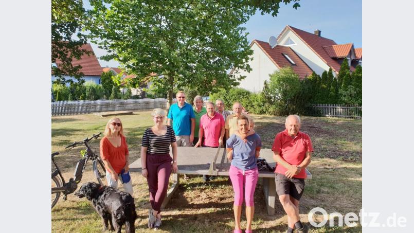 Anwohner äußerten beim Feierabend-Seidl der SPD ihre Wünsche für den Spielplatz im Köferinger Erikaweg. Bild: Katharina Hackl