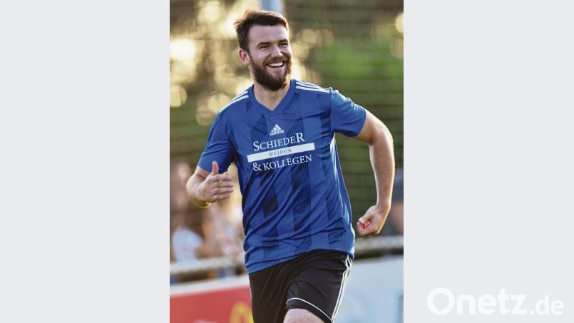 So unbändig freut sich nur ein Last-Minute-Torschütze: Joker Ludvik Tuma sorgte im Derby in Grafenwöhr in der 90. Minute für den Siegtreffer der SpVgg SV Weiden. Ob der Neuzugang in Aiglsbach wieder eine Chance in der Startelf bekommt? Bild: A. Schwarzmeier