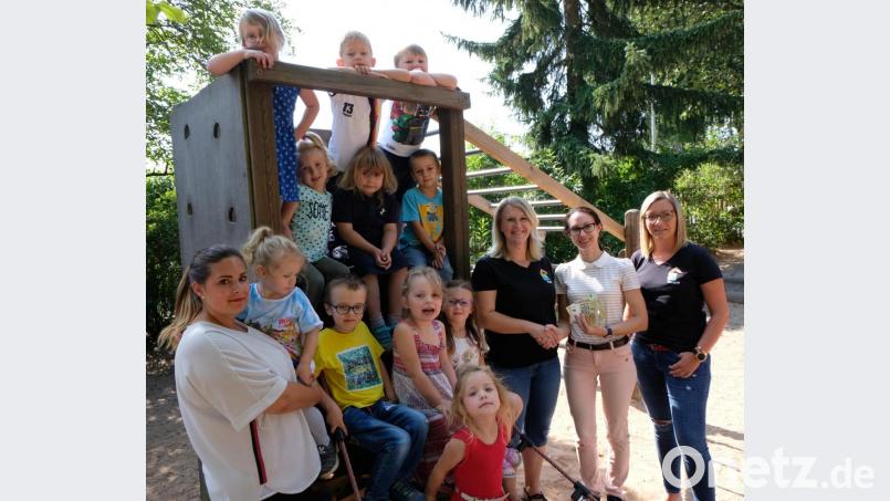 Das Geld ist gut angelegt, freuen sich Förderverein und Kindergarten über die Spende von 1600 Euro. Von links: Svenja Horn, Katja Buchner, Evelyn Weidner und Schriftführerin Verena Beege. Bild: bk