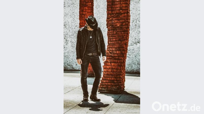 Immer auf der Suche nach neuen Sounds: Der Regensburger Gitarrist und Musiker T. G. Copperfield. Bild: Carmen Wiendl