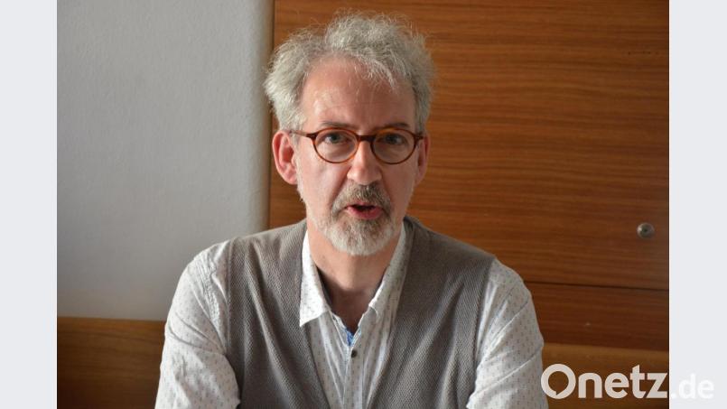 Manfred Knedlik bei seinem Vortrag im Café des Mehrgenerationenhauses. Bild: jr