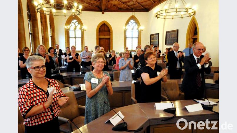 Auch das Publikum der Podiumsdiskussion applaudierte. Bild: Stephan Huber