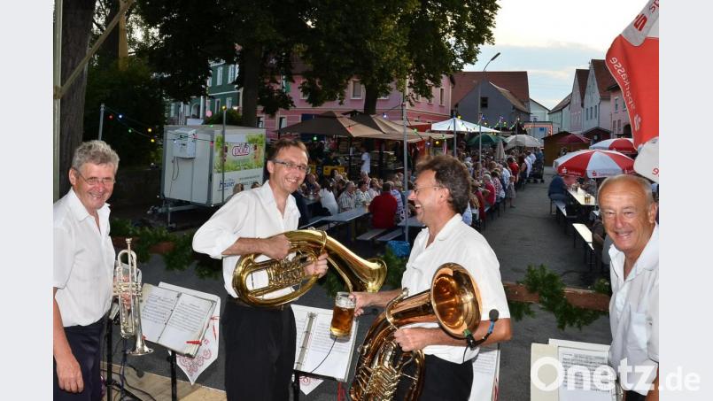 Die böhmische Kapelle &quot;Domazlicanka&quot; erfreut zum Bürgerfestauftakt mit Blasmusik und Gesang. Bild: fjo
