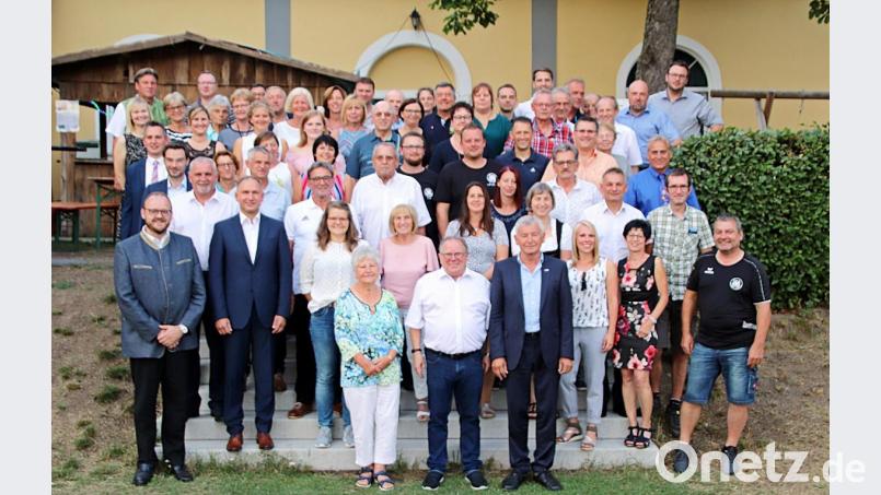 Die Geehrten mit Schirmherren und Vorsitzenden Werner Windisch (Mitte unten). Bild: jma