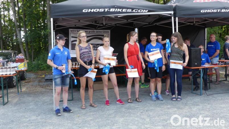 Die schnellste Frau beim 25. Johannislauf war Kerstin Schmid vom Schützenverein Siegritz (ganz links). Bild: eib