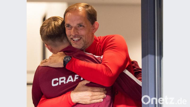Der Pariser Trainer Thomas Tuchel (rechts) lobte die Nürnberger für die Organisation des Spiels. Die Frankenmetropole kennt er schon länger. Bild: Robert Michael/dpa