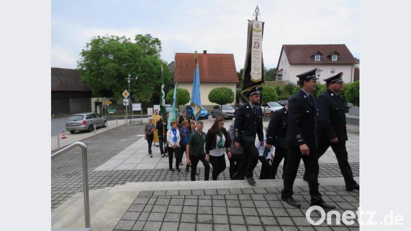 Neupriester Lucas Lobmeier feierte in Letzau seine Nachpriminz. Bild: adj