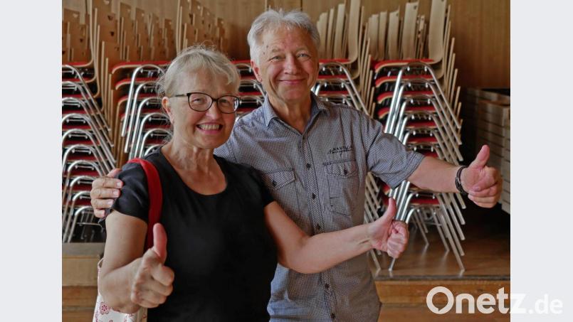 Marianne Stangl und Manfred Grüßner sind im Übersetzungsmodus. Bild: tr