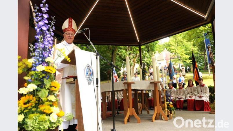 Abt emeritus Martin Felhofer sprach über die stets neue Rolle der Kirche im Leben der Menschen. Bild: ge