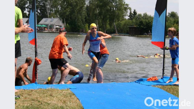 Schnell aus dem Wasser und im Spurt zur Disziplin Radfahren. Bild: fpoz