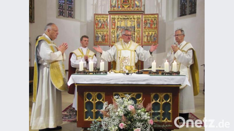 Diözesanjugendpfarrer Christian Kalis (Zweiter von rechts) führte die 387. Wallfahrt für die Kirche an. Mit im Bild (von links) Stadtpfarrer Georg Flierl, Kaplan Paul Gebendorfer und Pfarrer Martin Neumeier. Bild: mdö