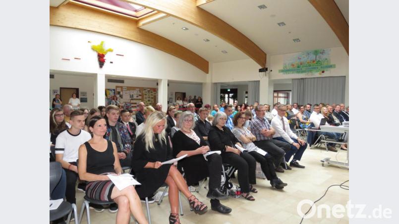 Zahlreiche Gäste nahmen an den Feierlichkeiten teil. Bild: ubb