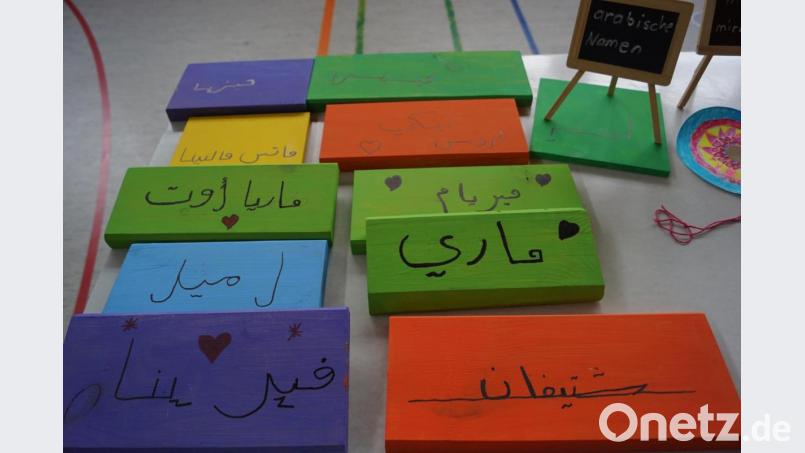 Den eigenen Namen in arabischer Schrift zu schreiben, war gar nicht so einfach. Bild: weu