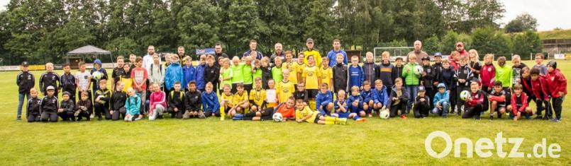 Acht E-Junioren-Mannschaften aus der Region beteiligten sich am Sommercup des SV Kulmain. Am Ende lagen die Gastgeber vorne. Bild: ak