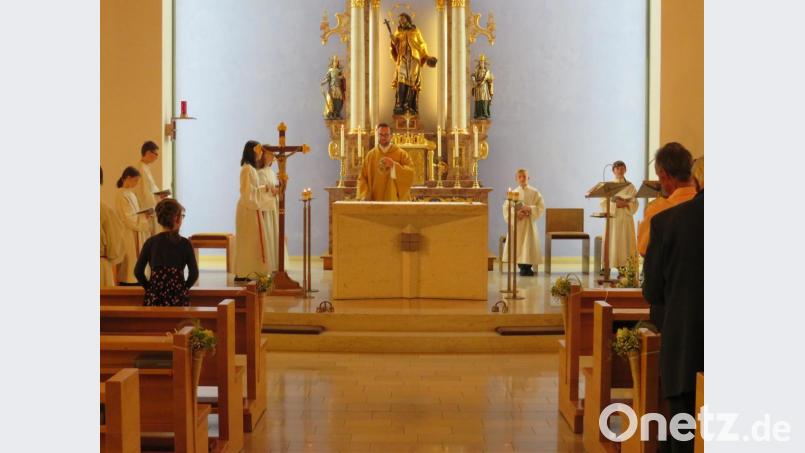 Neupriester Lucas Lobmeier feierte in Letzau seine Nachpriminz. Bild: adj