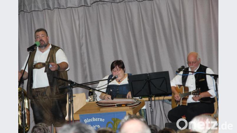 Für ihre Verdienste als Botschafter der Oberpfälzer Volksmusik wurden die Blechernen Sait’n mit dem Kulturpreis des Bezirks Oberpfalz in der Kategorie Volksmusik ausgezeichnet. Bild: ads