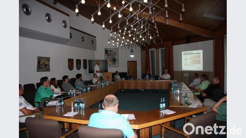 Über die Eckpunkte beim "Seniorenpolitischen Gesamtkonzept" informierten sich die Markträte in einer Sondersitzung. Bild: wro