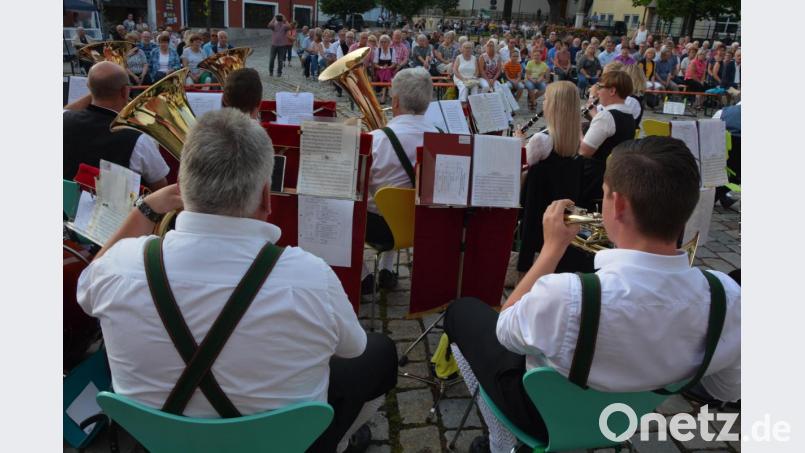 Der Ernestgrüner Blaskapelle über die Schulter geschaut. Bild: jr