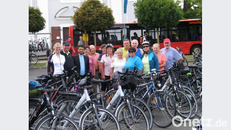 Die Mehlmeiseler Radwallfahrer mit Diakon Franz Lautenbacher (rechts), Pater Josef, Fuchsmühl (Dritter von links), und Monika Kainz (links). Bild: bkr