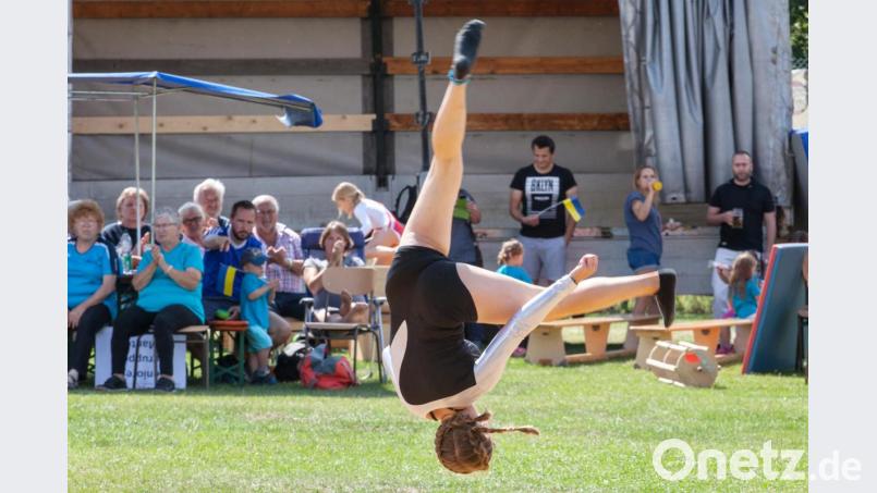 Anika Grill Vorführungen vom Geräteturnen Weiherhammer. Bild: jma