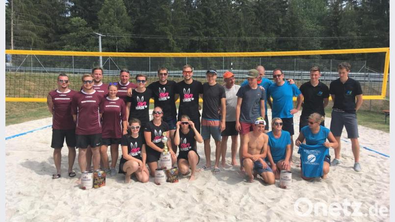 Die Siegerteams des Turniers nach einem packenden Finale. Bild: cro