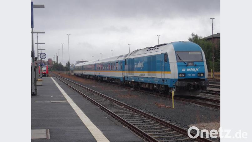 Ein Alex-Zug im Bahnhof Weiden. Bild: räd