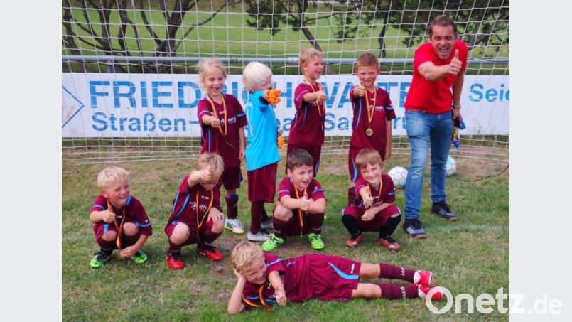 Die G-Junioren von Trainer Udo Reichelt tragen am Samstag zum Festprogramm bei. Bild: hai