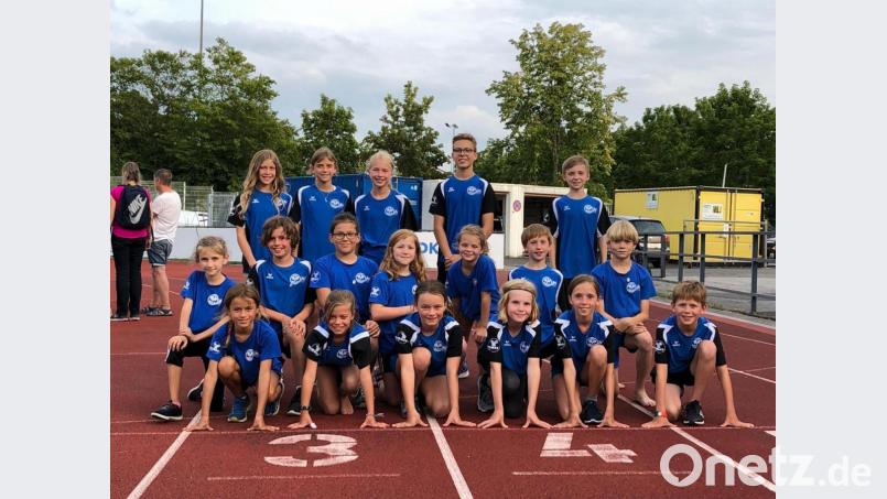Eine erfolgreiche Mannschaft: Die Leichtathleten des ESV Amberg holten insgesamt 27 goldenen Mehrkampfnadeln. Bild: exb