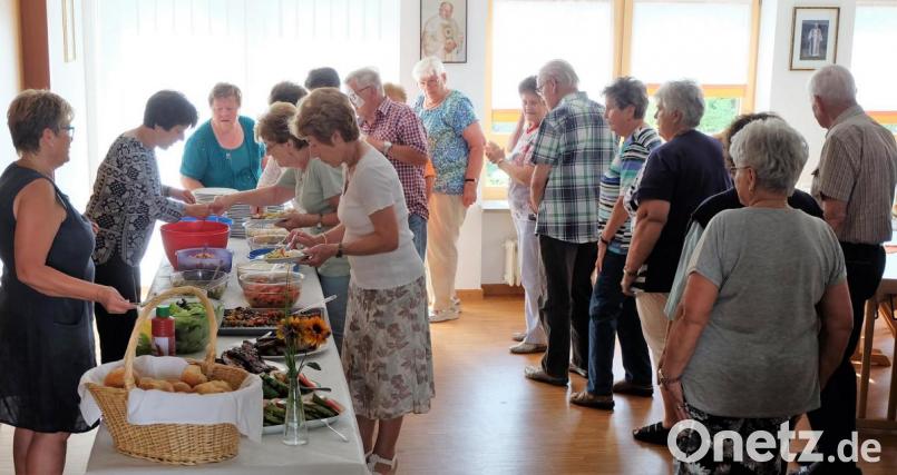 Seniorenbeauftragte Maria Smola (links) freut sich über den Zuspruch für die vom Seniorenkreis angebotenen Veranstaltungen. Bild: wlr