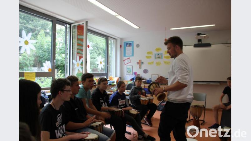Ob Blas- und Saiteninstrumente oder Trommel, die 24 Workshops beim Projekttag „Band goes Schule“ boten den Schülern der Schnaittenbacher Schule die einmalige Gelegenheit, sämtliche Instrumente kennenzulernen und auszuprobieren. Bild: ads