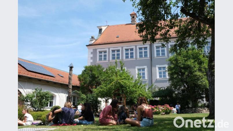 Herrliches Wetter beim Fest der Decker-Schulen. Bild: Peter Ringeisen/exb
