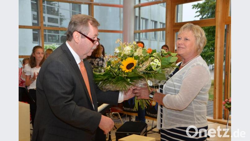 Sekretärin Lydia Karl war die &quot;rechte Hand&quot; des Realschuldirektors Andreas Meier. Jetzt nimmt sie Abschied, aber der fällt beiden nicht leicht. Bild: dob