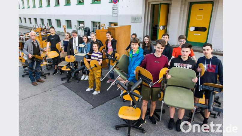 Am Zielort in Rumänien sorgen Schulleiter und der Klerus dafür, dass die Spenden ihren richtigen Bestimmungsort erreichen. Bild: GMG/exb