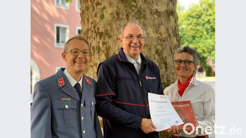 Diözesangeschäftsführer Dr. Frank Becker, Robert Stich und Diözesanleiterin Adelheid Freifrau von Gemmingen-Hornberg beim Überreichen der Berufungsurkunde. (von links). Bild: exb
