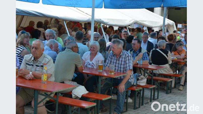 Zur Mittagszeit blieb kaum ein Platz frei. Bild: jr