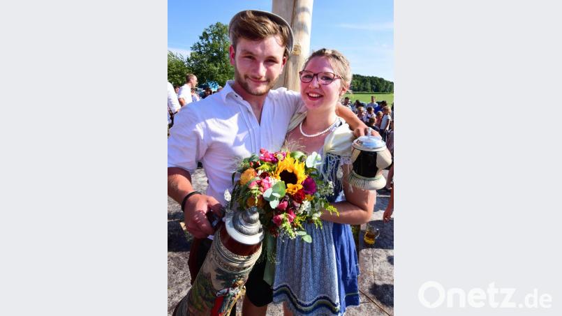 Das Oberkirwapaar bei den Jungen: Corinna Flierl und Felix Ruder. Bild: no