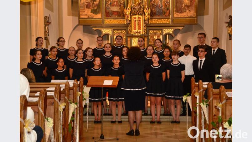 Der Kinderchor "Zwaninka", Pleven in Bulgarien gab dem Kirchenkonzert inder Stadtpfarrkiche St. Sigismund einen internatioanlen Flair. Bild: bey