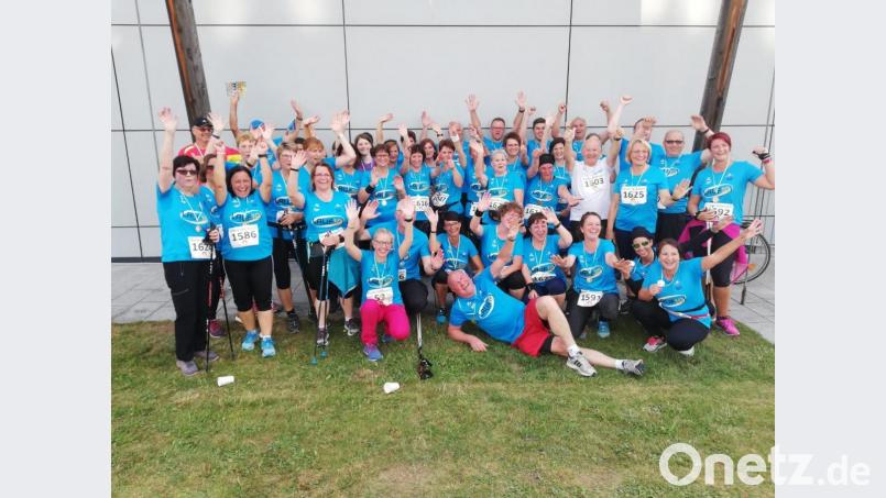 Ausgelassen feiern die SCEler ihren Lauf-Erfolg in Wolnzach. Bild: rn