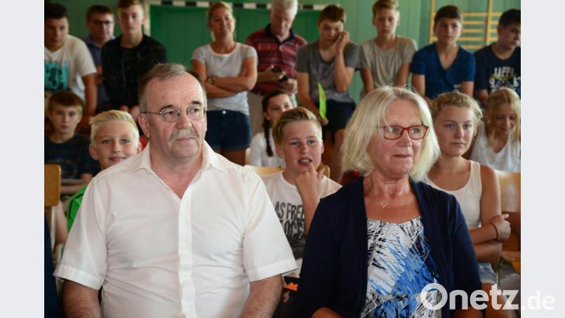 Heinz Kett, ehemaliger Schulleiter und Eva Landgraf arbeiteten viele Jahre zusammen. Bild: bey