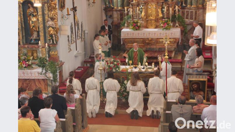 Pfarrer Johann Hofmann bei seinem Abschiedsgottesdienst in der Pfarrei St. Michael in Schwarzenbach Bild: kro
