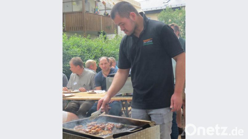 Wie wär&#039;s mit Rotwild-Medaillons in Speckmantel am Spieß mit Bohnen und Tomaten oder Hirsch-Schäuferle vom Grill? Bild: Köppl