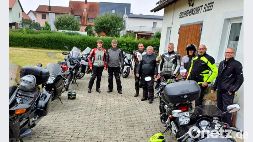 Die Biker mit ihrem heißen Öfen am Start. Bild: mef