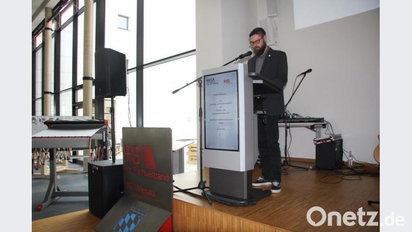 Eine kurze Laudatio hielt auch Christian Imber im Namen der Ausbildungsbetriebe. Bild: wro