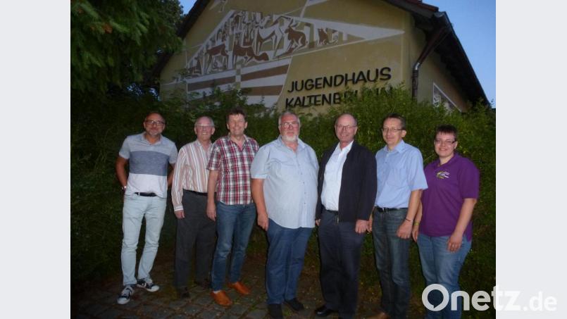 Führungswechsel beim Jugendwerk WEN-NEW: Dem neuen Vorsitzenden Josef Bauer stehen Heribert Englhard, Martin Neumann und Stefanie Bock zur Seite( Vierter bis Siebte von links). Mit im Bild Alfred Blischke, Franz Winklmann und Rudi Schieder. (von links). Bild: bk