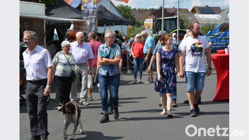 Den ganzen Tag über waren auf dem Ausstellungsgelände viele Menschen unterwegs. Bild: jr