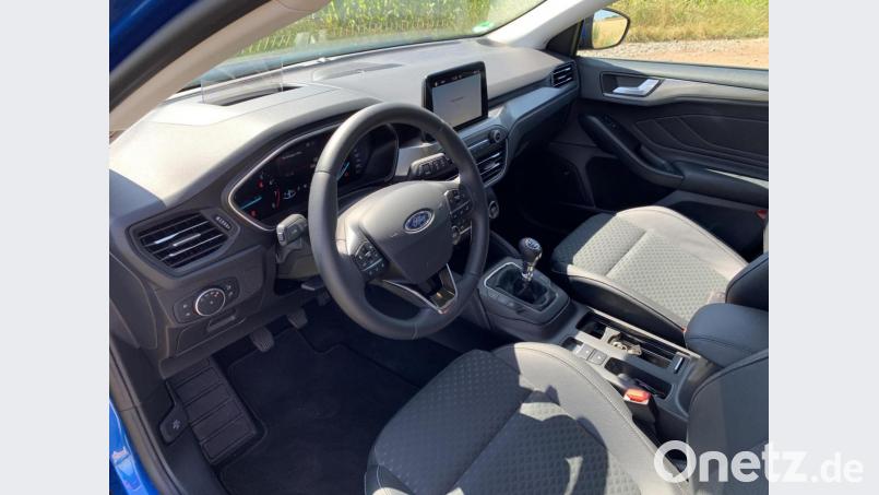 Aufgeräumtes Interieur, haltstarke Sitze, Bildschirm günstig platziert. Bild: Michael Ascherl