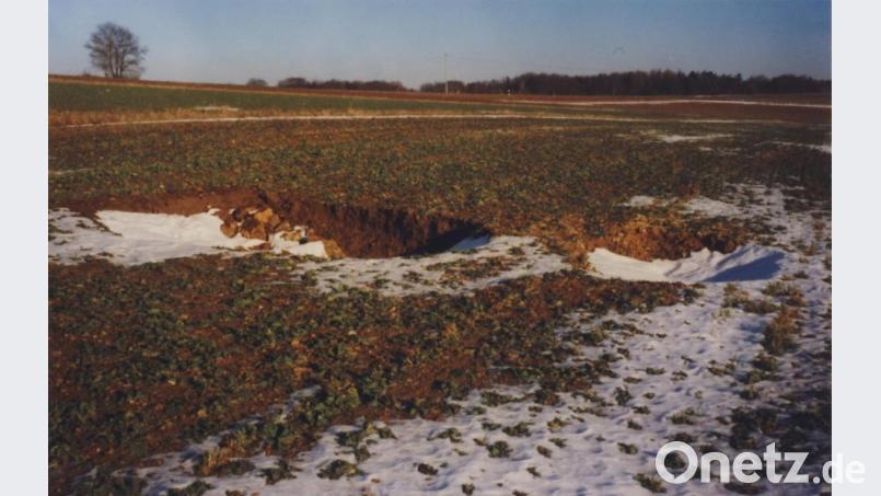 Kurz vor Weihnachten 1998 konnte man in der Flur „Kehlhof“, 600 Meter südlich von Hohenkemnath zwei neue Erdeinbrüche beobachten. Bild: schß